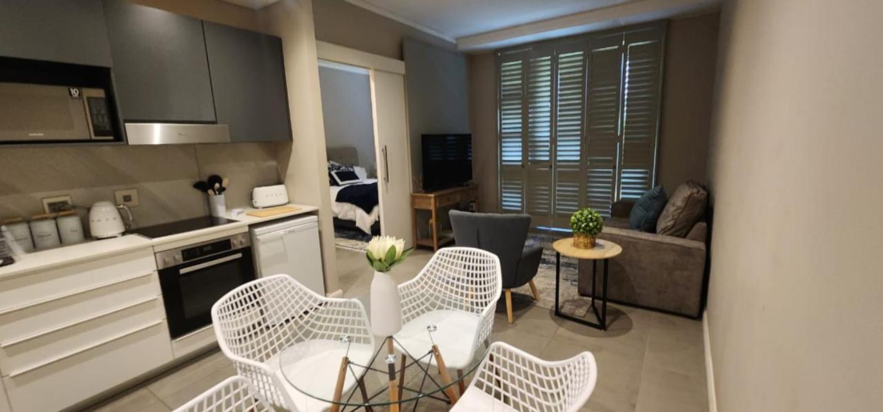 Menlyn Maine Trilogy Penthouse 42 *